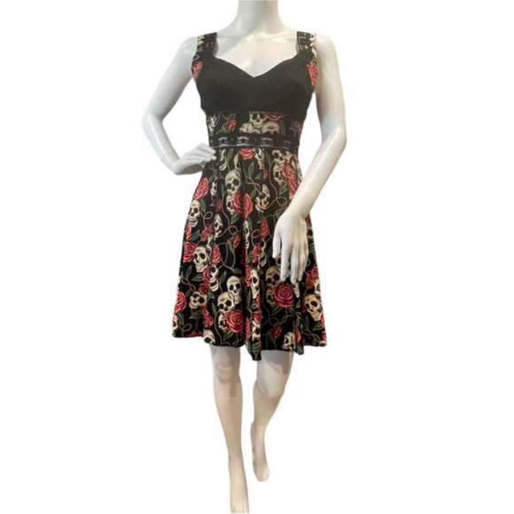 Shrine NWOT Vintage Cocktail Dress Skulls and Roses Print Size M - Picture 9 of 16